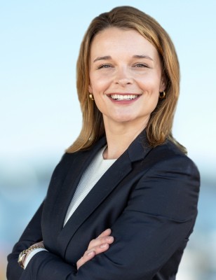 Lara Robertson Team Photo